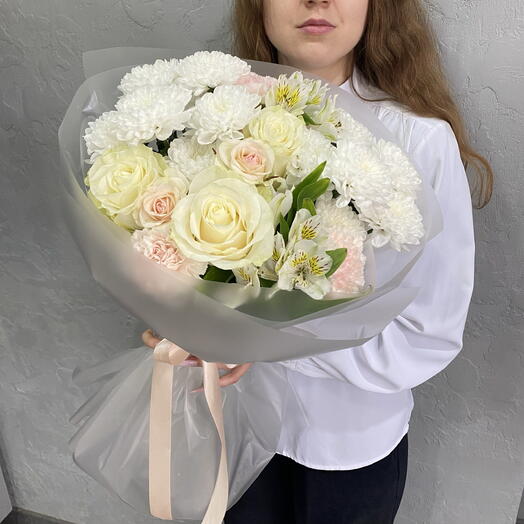 Букет с белыми розами
