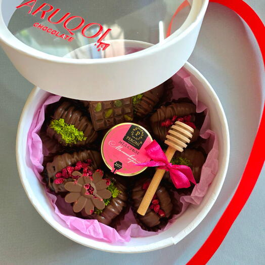 Chocolate-covered dates 8 pcs and honey souffle