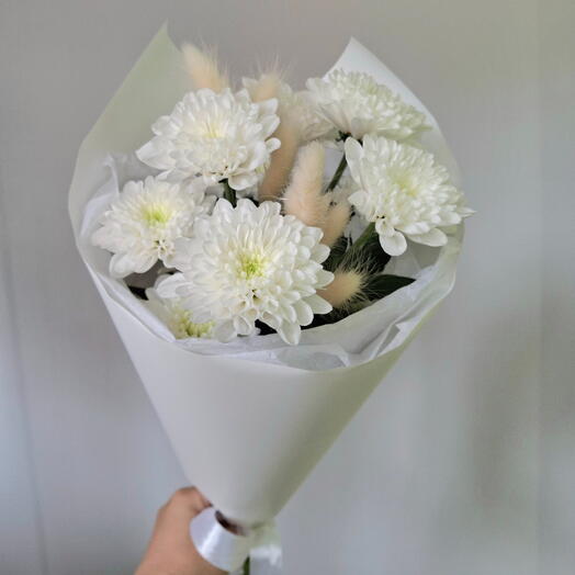 Букет комплимент из белой хризантемы