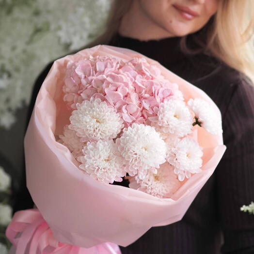 Розовая гортензия с нежными хризантемами! 🌸