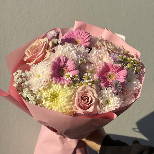 Букет из нежной герберы и стильной ромашки 🌸