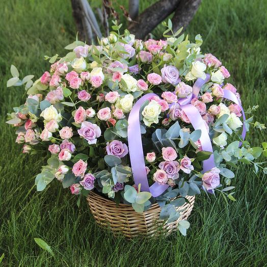 Flower basket of 35 bush roses
