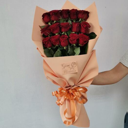 Ramo de 15 rosas rojas 70cm