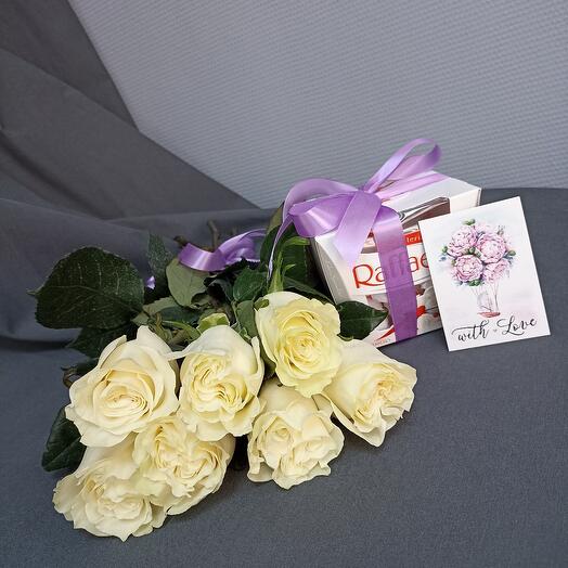 7 белых роз и коробочка Раффаэлло