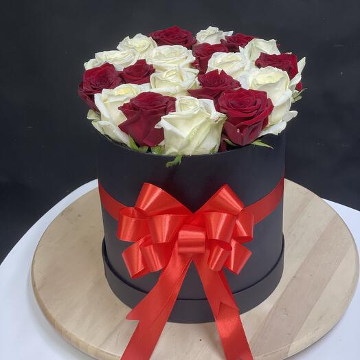19 микс роз в коробке