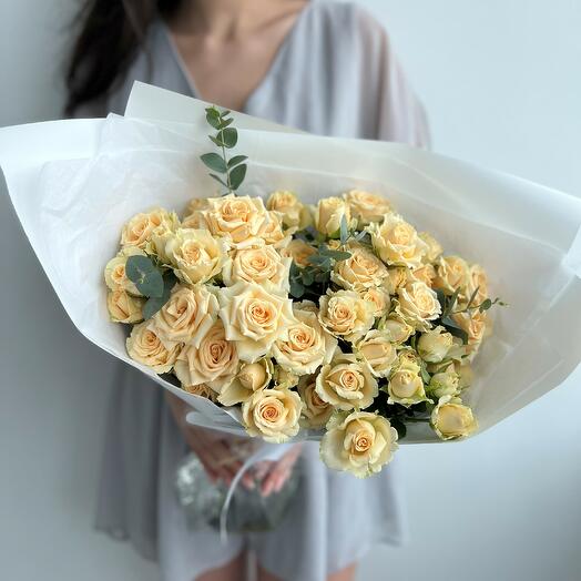 9 cream bush roses (bouquet N 39)