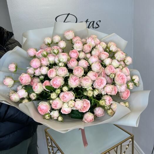 Elegante ramo de rosas en forma de Peonía
