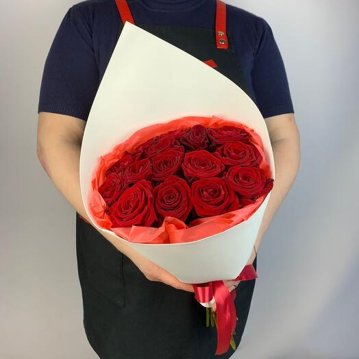 15 red roses in a foameran