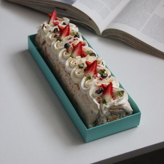 Rollo de merengue cremoso y relleno