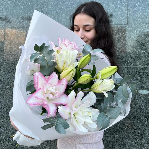 Махровые лилии в моно букете 💞