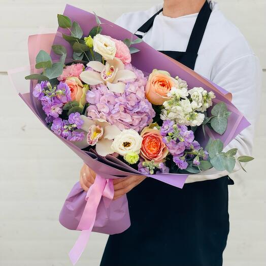 Bouquet mix with a peony-shaped rose