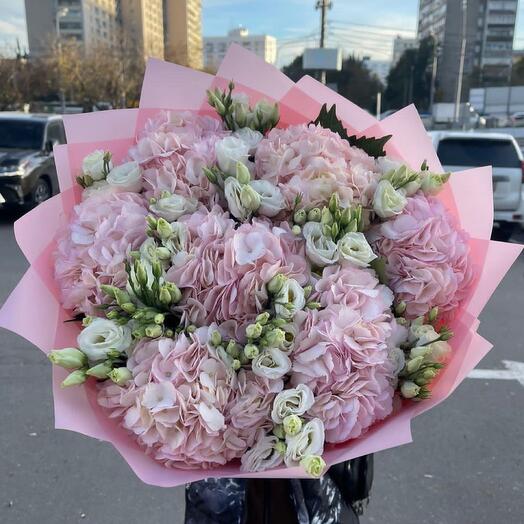 Bouquet of hydrangeas with eustoma