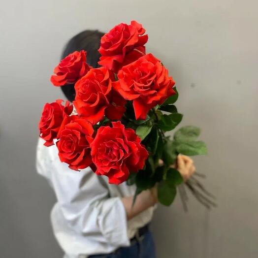 Bouquet of 7 red Nina roses