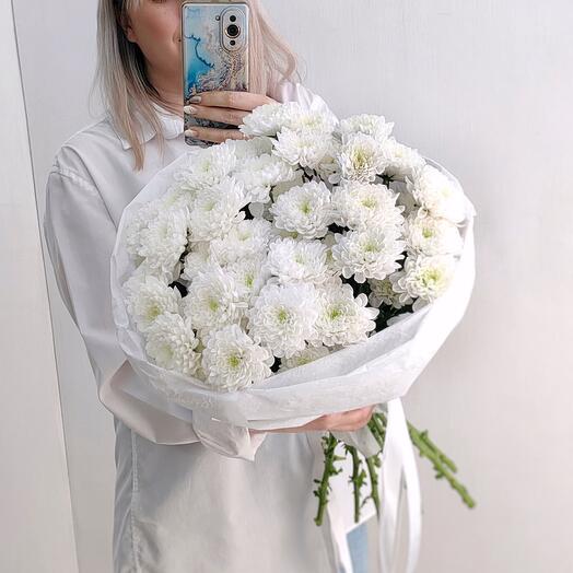 Букет из 11 белых кустовых хризантем