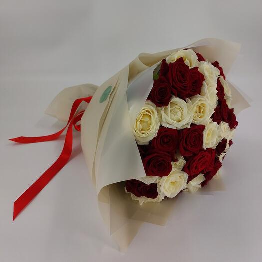 Bouquet of 51 red and white roses mix 50cm