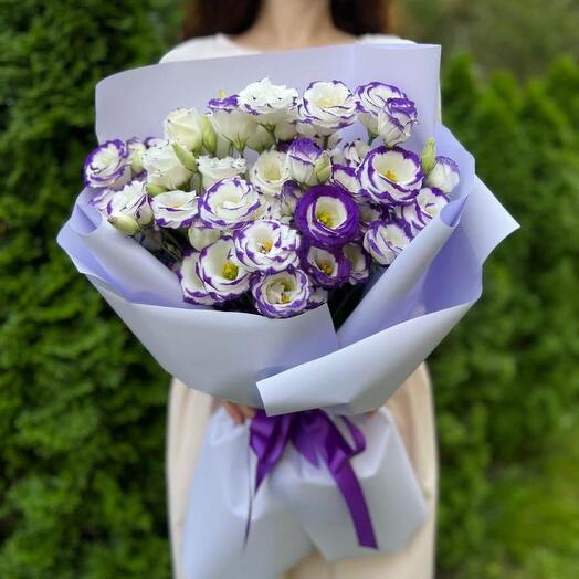 Bouquet of 9 white-violet eustomas
