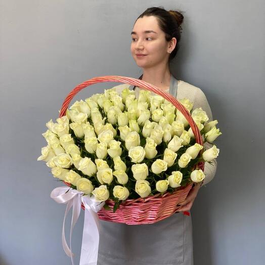 101 роза Кения в корзине