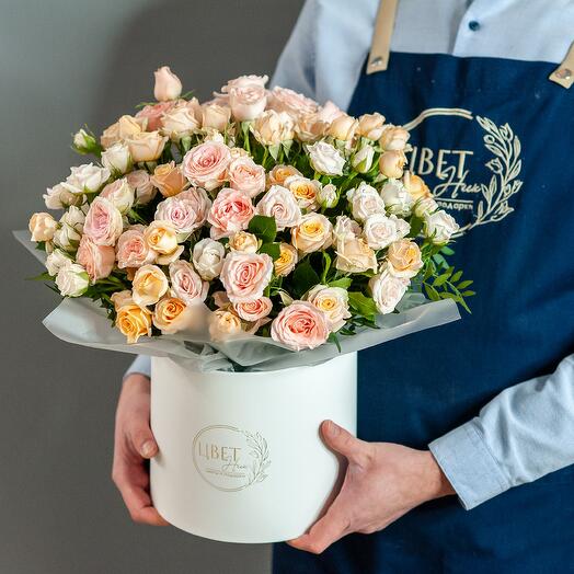 Шляпная коробка с кустовой розой размер XL 1482f