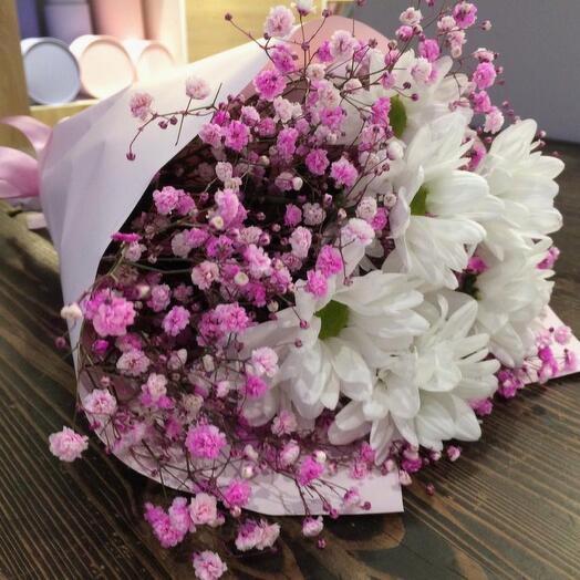 Gypsophila with chrysanthemum