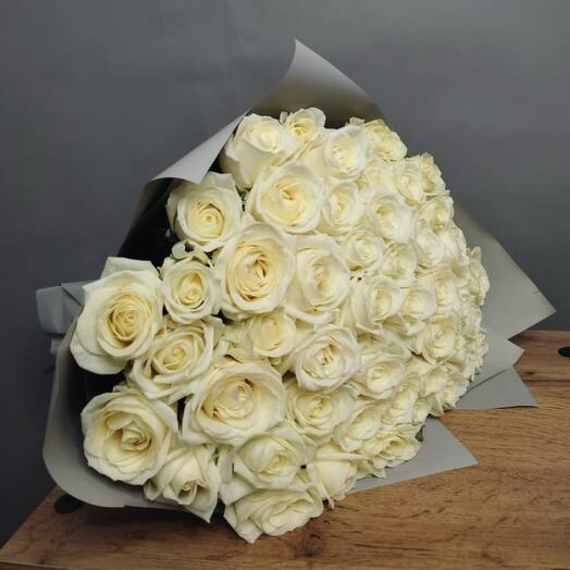 51 white Rose Avalange 40 cm