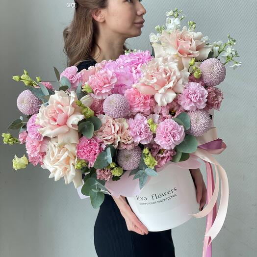 Цветы в шляпной коробке