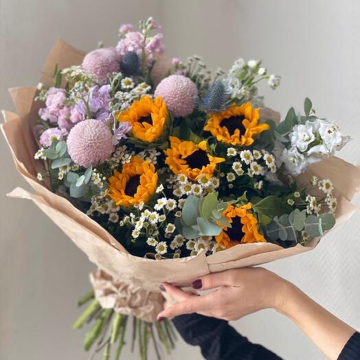 Полевой букет с подсолнухами🌻