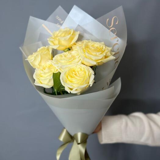 Bouquet of creamy peony roses