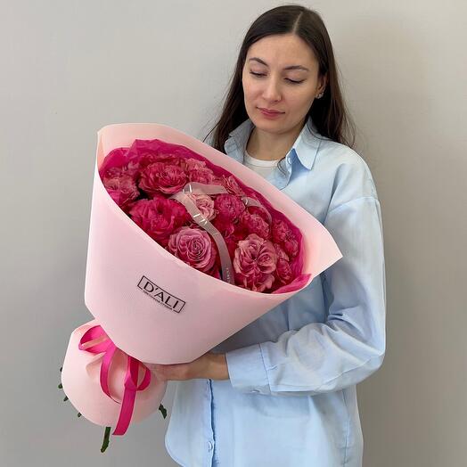 Bouquet of peony-shaped roses