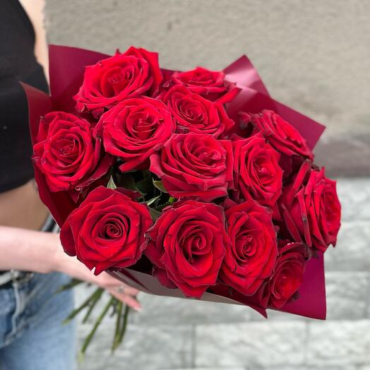 Букет из 13 красных роз