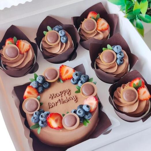 Бенто торт и капкейки с ягодами "Happy birthday "