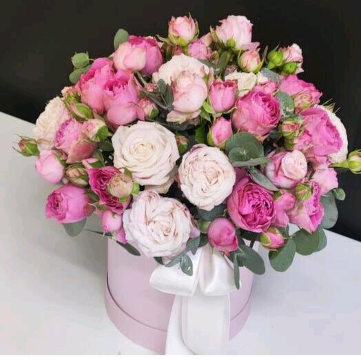 Цветы в коробке из кустовой пионовидной розы 🌹