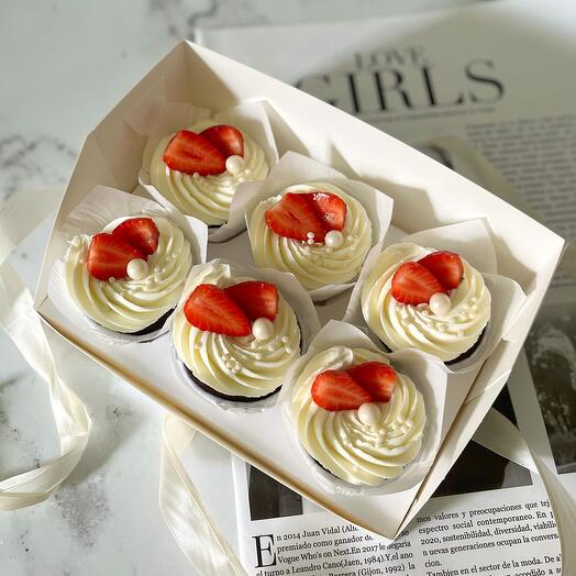 Набор капкейков со сливочным кремом 6 шт. в подарок