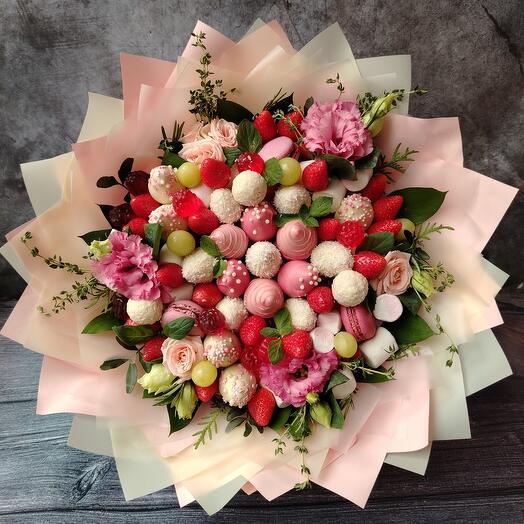 Букет из клубники в шоколаде "Клубничная феерия"