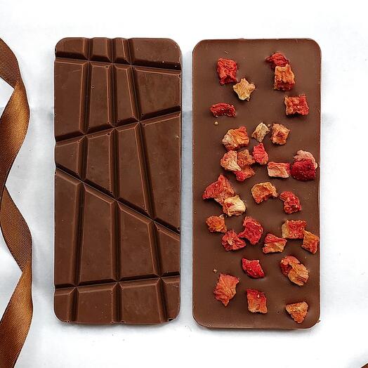 Шоколад молочный 33,6% клубника