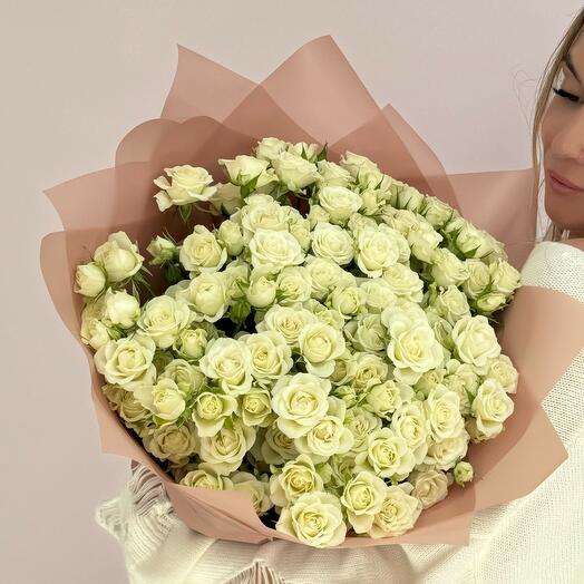 Букет из Белых Кустовых Роз 29 шт