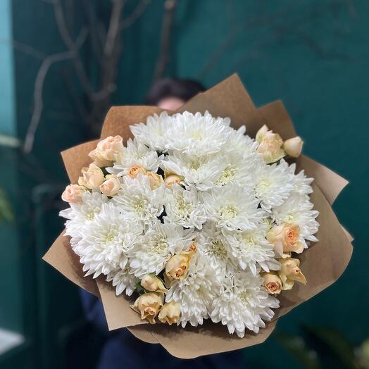 Bouquet of bush roses and terry chrysanthemums