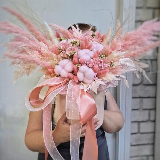 Композиция из стабилизированных цветов и сухоцветов " Розовый фламинго"