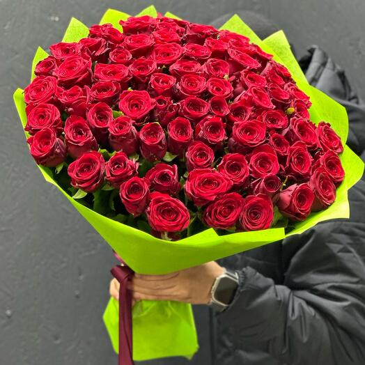 51 Роза бордовая в зеленом