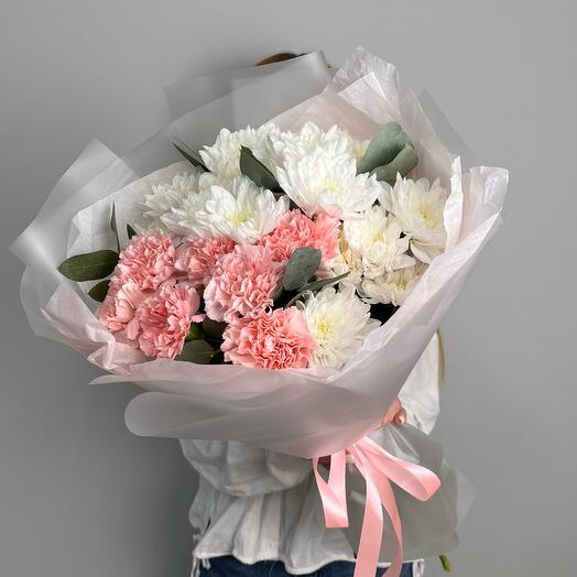 Стойкий букет «Ты моя»🌷 диантусы и хризантемы с эвкалиптом