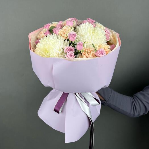 Magnum and sprey roses bouquet