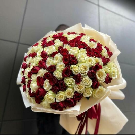 101 роза в упаковке