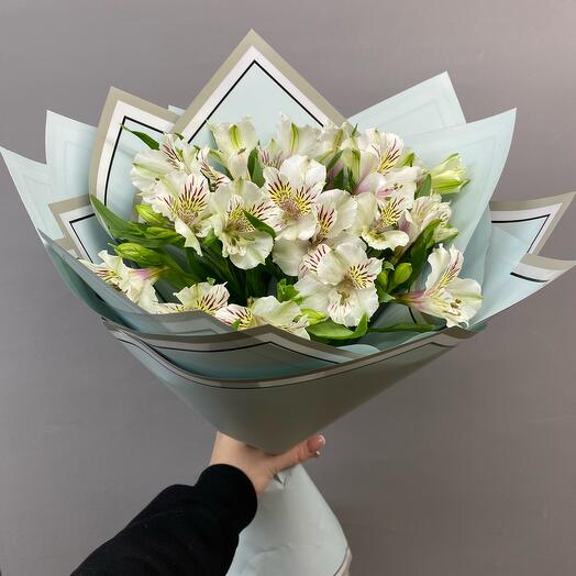 Шикарный букет с альстромерией