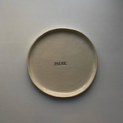 Керамическая тарелка «pause»