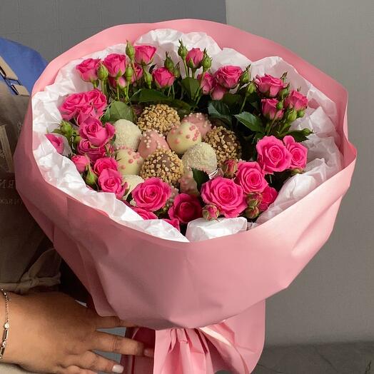Bouquet with chocolate-covered strawberries Love