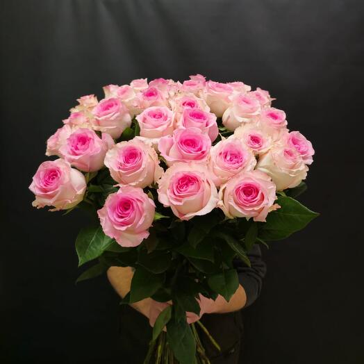 35 розовых роз