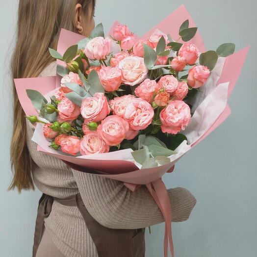Букет из розовой кустовой розы "Клубничное мороженое"