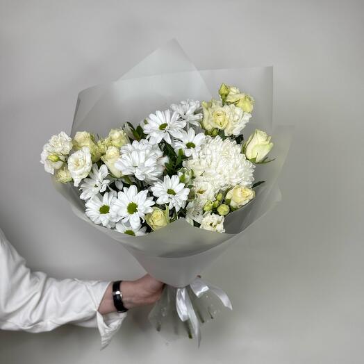 Ramo prefabricado de crisantemo, eustoma, rosa de arbusto