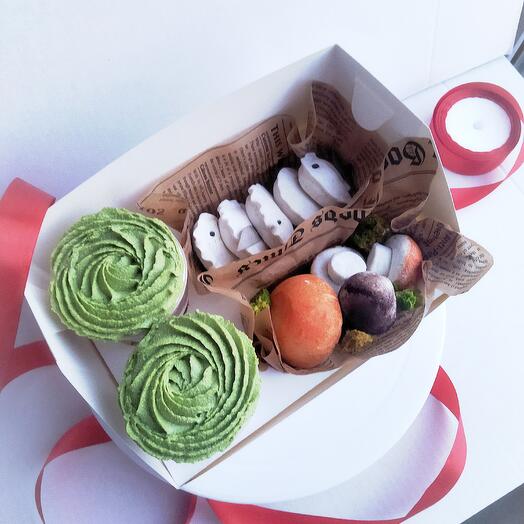 Набор для мужчины: два тортика  в стаканчиках, зефирныые грибочки и зефирные пельмешки