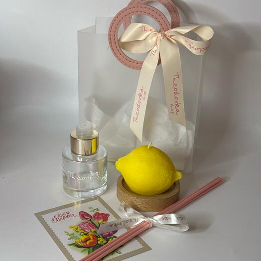 Gift set: an aromatic diffuser with delicate pink sticks, a beech stand and a lemon scented candle