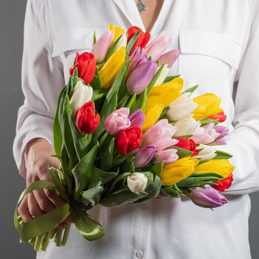 Bouquet of 35 tulips mixed with satin ribbon